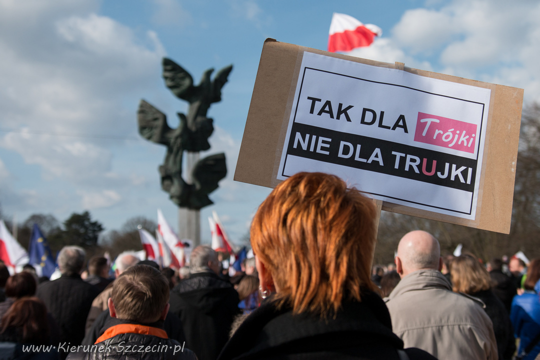 Szczecin. FOTOREPORTAŻ. 19.03.2016. Manifestacja KODu w Szczecinie – „Szczecin szanuje wyrok Trybunału Konstytucyjnego”