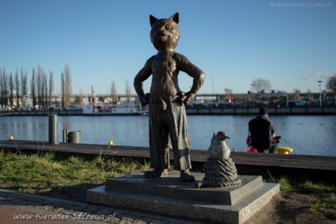 Szczecin, bulwary, pomnik kota Umbriagi, który lubił żeglować