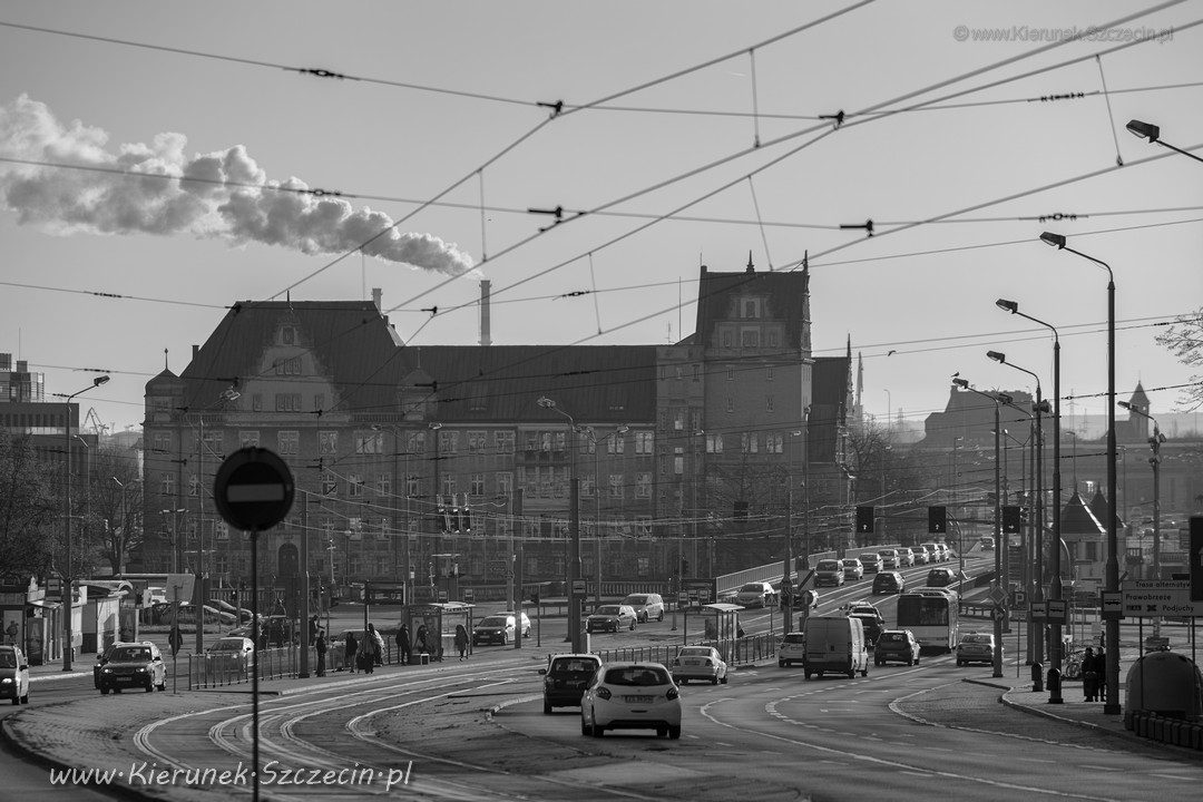 30 listopada 2019, Szczecin na co dzień, Most Długi, Izba Administracji Skarbowej w Szczecinie