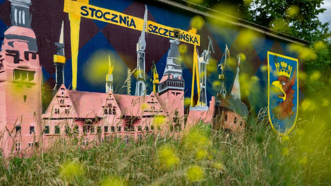 Fotografia. Szczecin na co dzień. 14.06.2023 Symbole miasta – Pogoń Szczecin, Stocznia Szczecińska, ZUW, Dźwigozaury, Baszta w Szczecinie