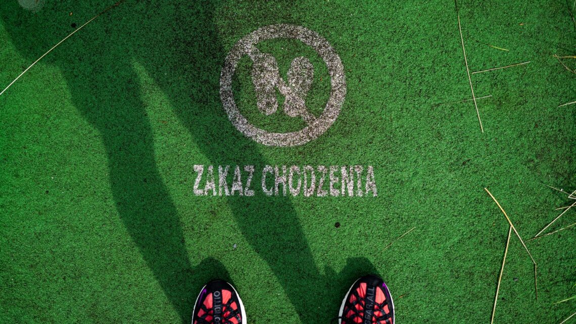 Fotografia. Szczecin na co dzień. 31.08.2023. Zakaz chodzenia w Szczecinie