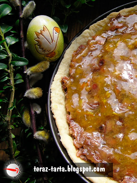 Wielkanocna tarta z nadzieniem daktylowo orzechowym 02