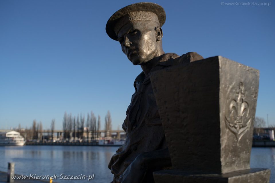 Szczecin, bulwary, pomnik kapitana Kazimierza Haski