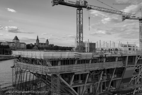 Fotografia. Szczecin na co dzień 23.08.2020. Morskie Centrum Nauki w Szczecinie, kadr z budowy